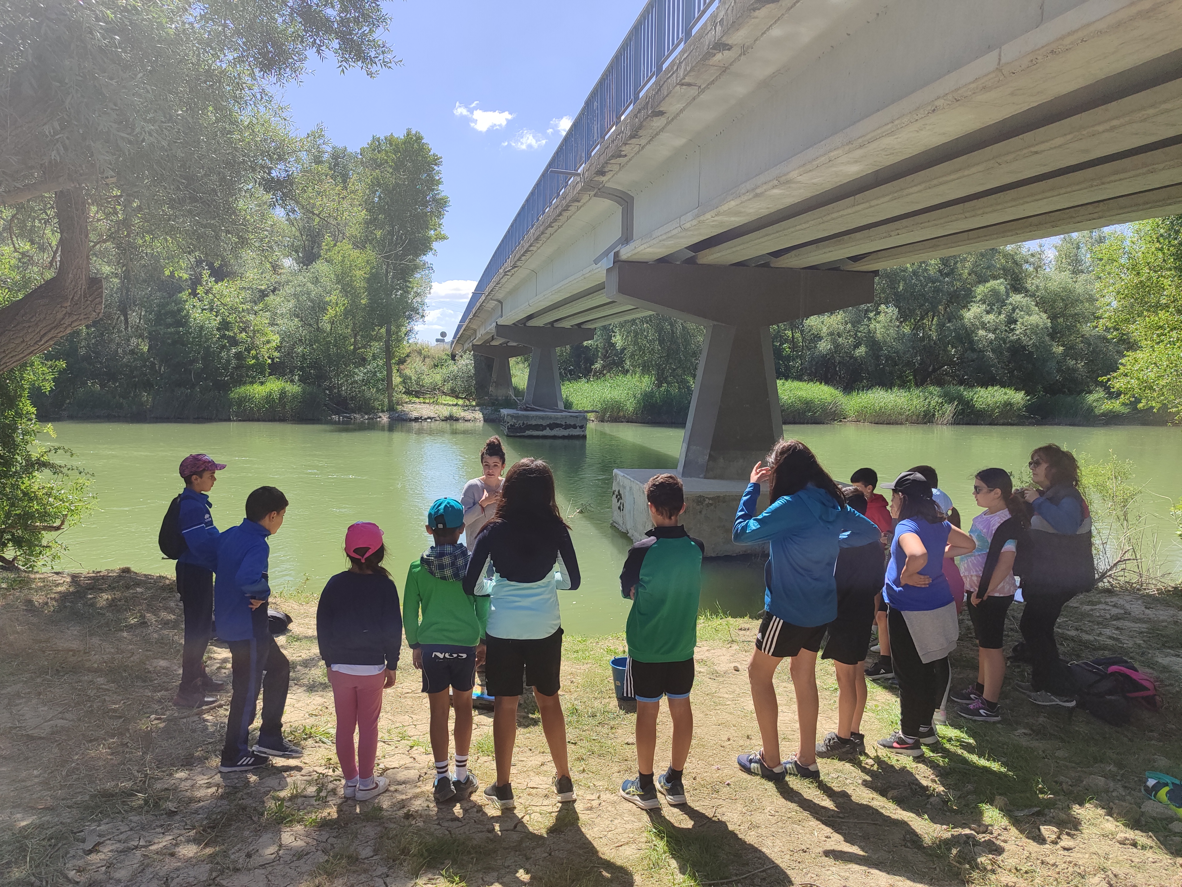 SALIDA AL RIO PARA APRENDER MÁS COSAS SOBRE EL AGUA